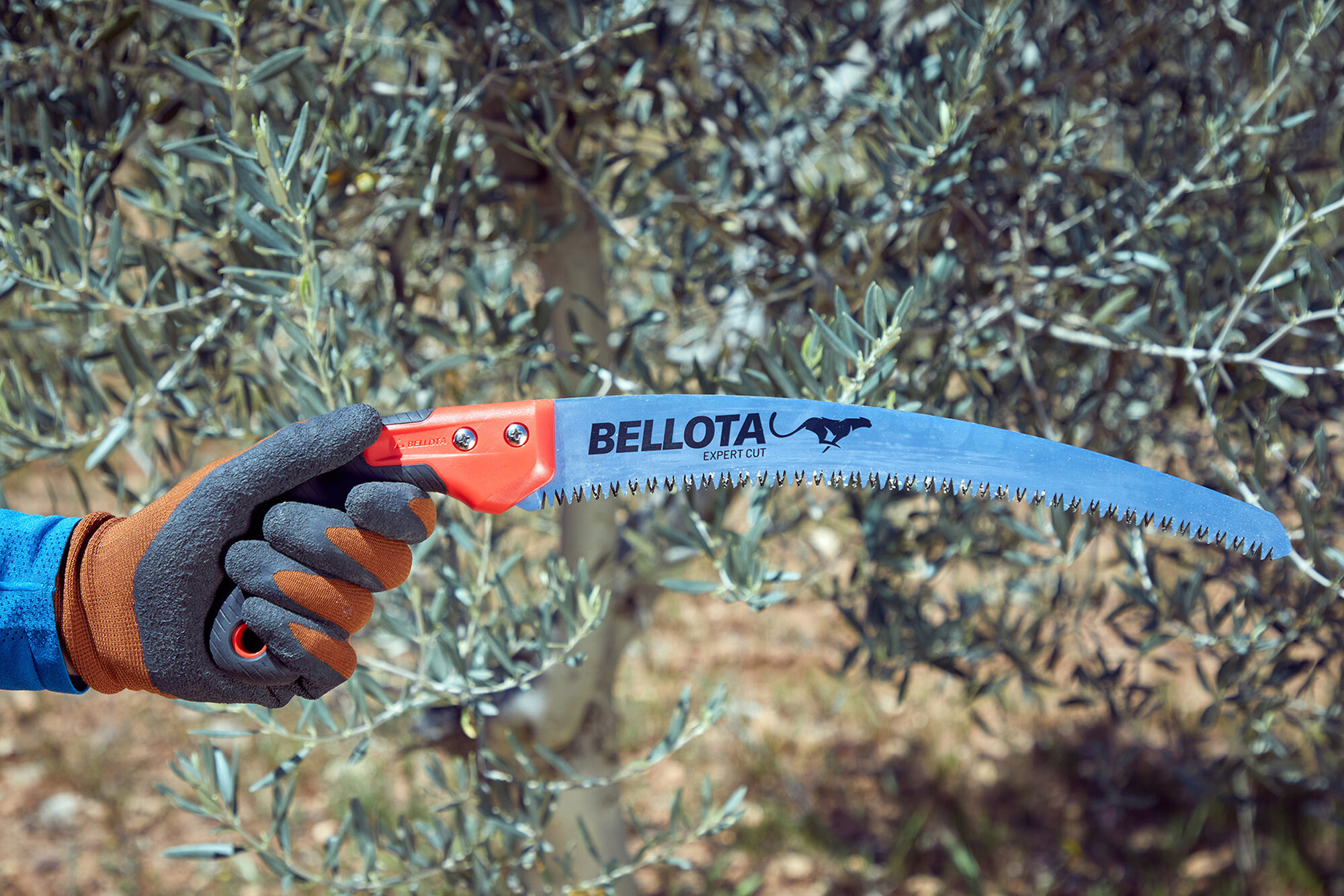 Serrucho Guepardo con hoja curva de 13" y mango de bimaterial curvo. Incluye funda / 454BIMC13