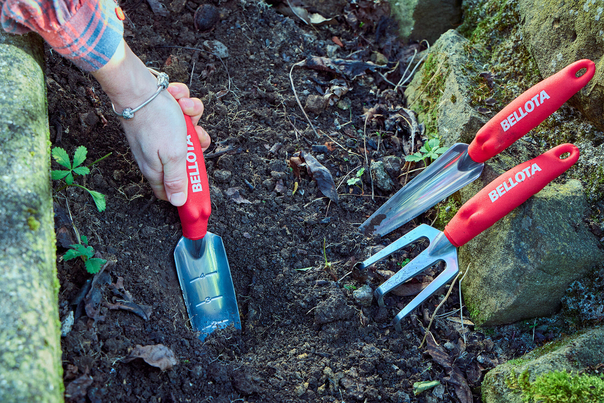 Trasplantador estrecho de aluminio con mangos ergonómicos / HMC1000
