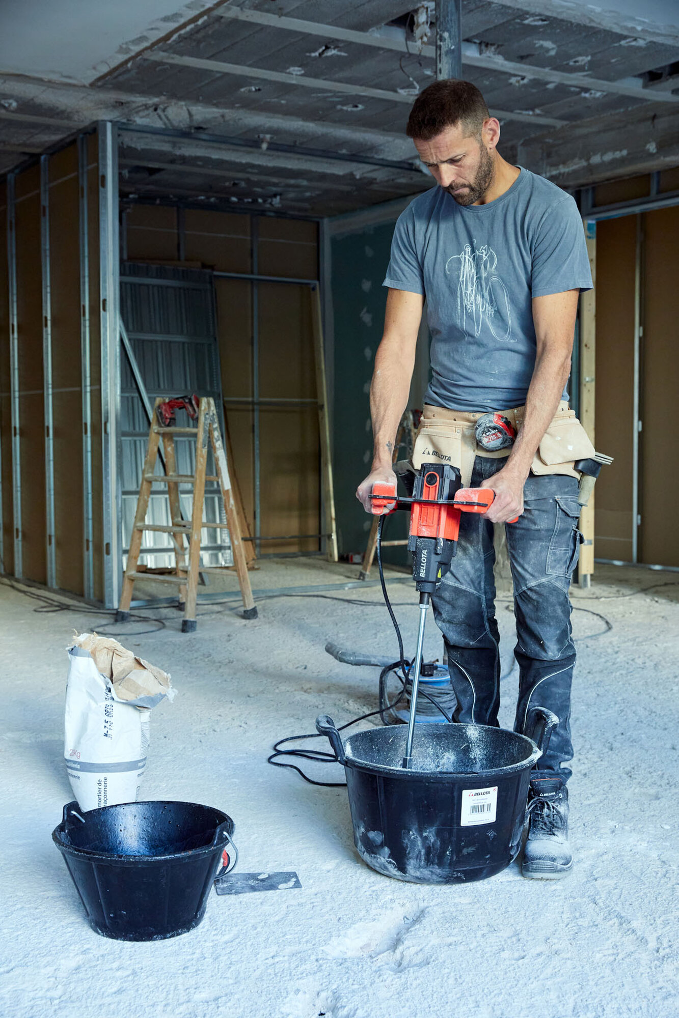 Máquina mezcladora M18 de 1800W para realizar mezclas / M18