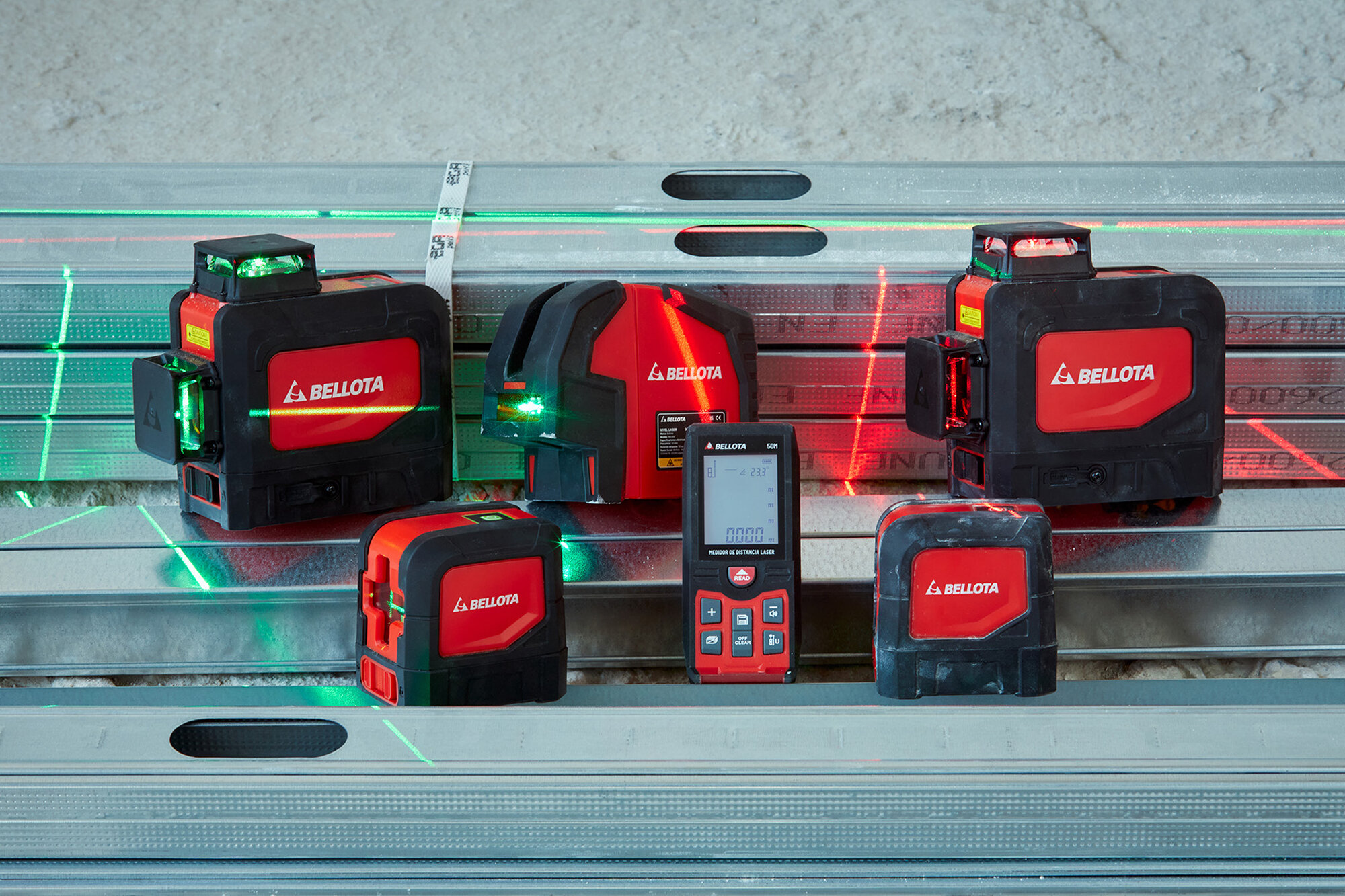 Nivel láser en cruz 30 m con plomada para trabajos de nivelación / NIV30