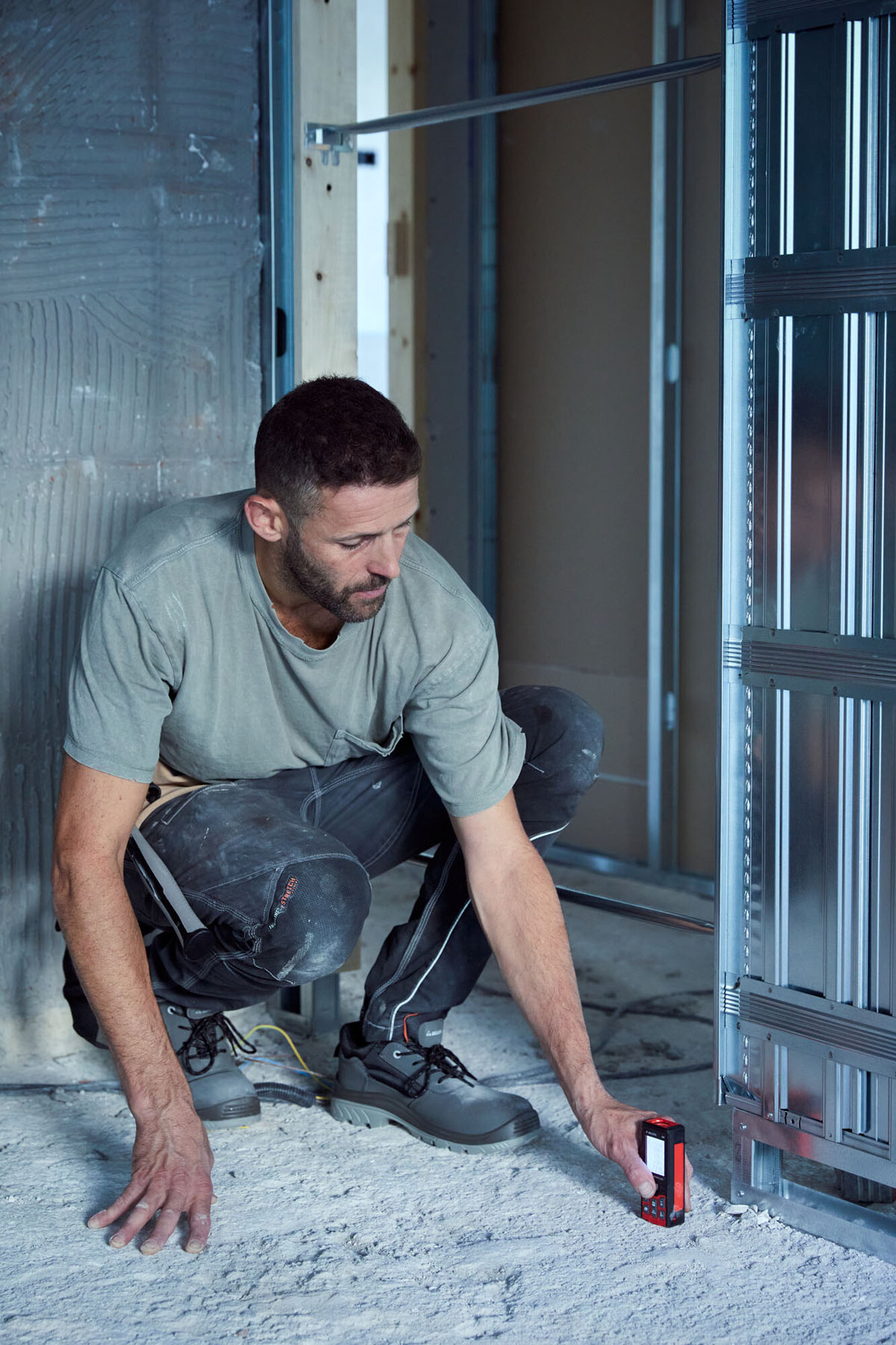 Medidor láser 50 m con nivel digital para trabajos de medición y cálculo de presupuestos / MED