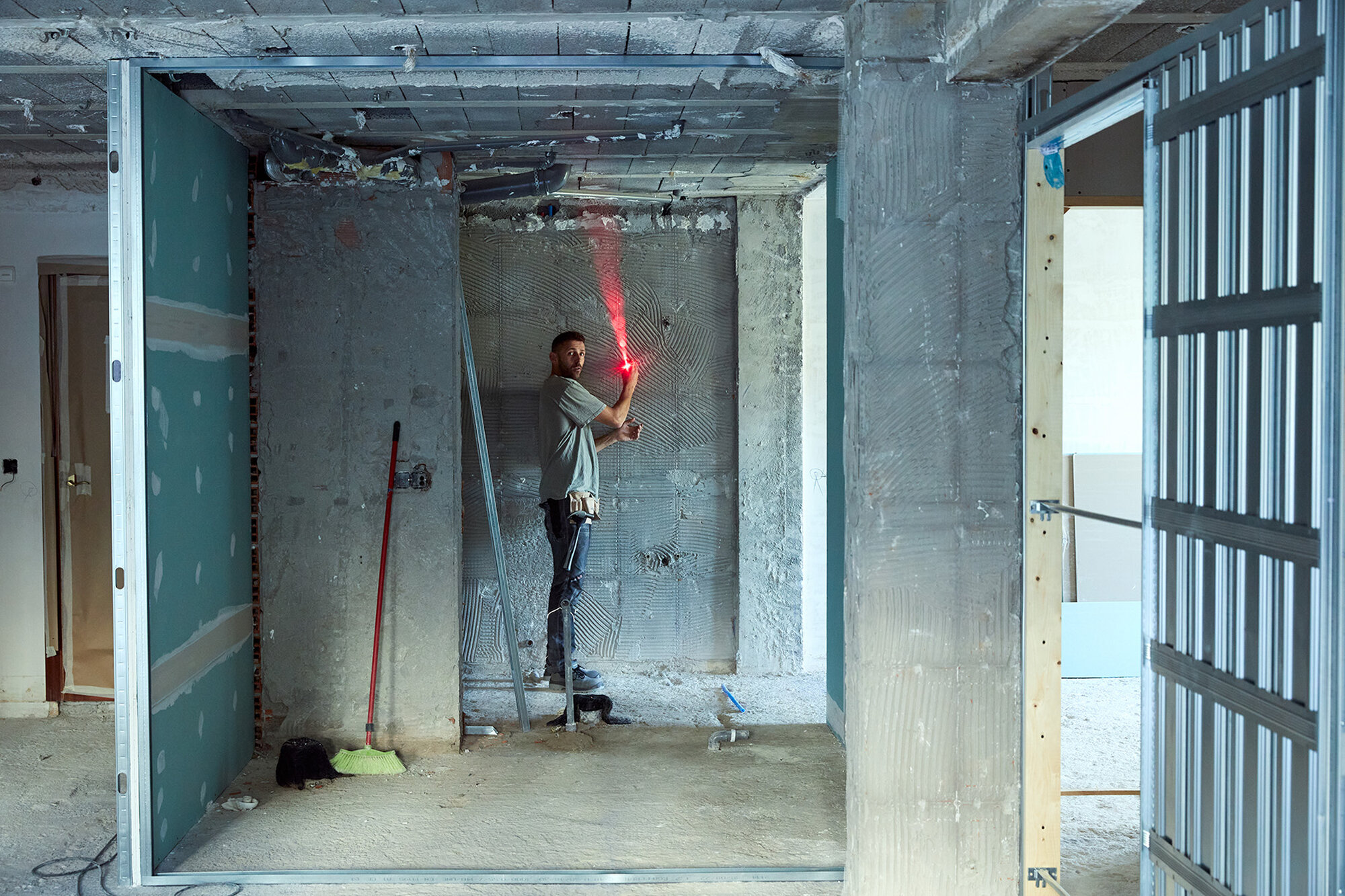 Medidor láser 50 m con nivel digital para trabajos de medición y cálculo de presupuestos / MED