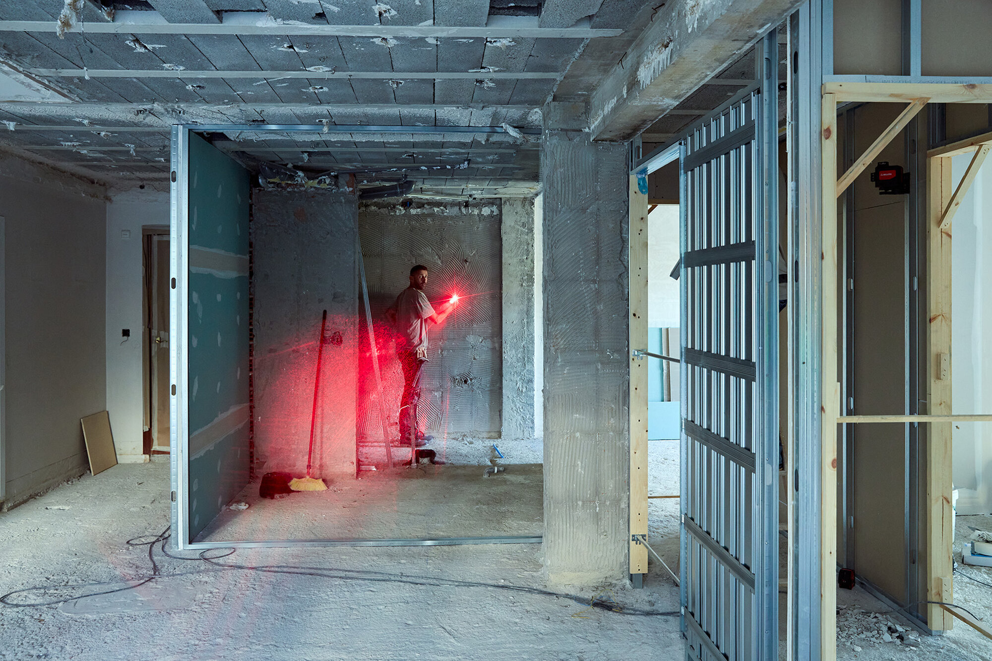 Medidor láser 50 m con nivel digital para trabajos de medición y cálculo de presupuestos / MED