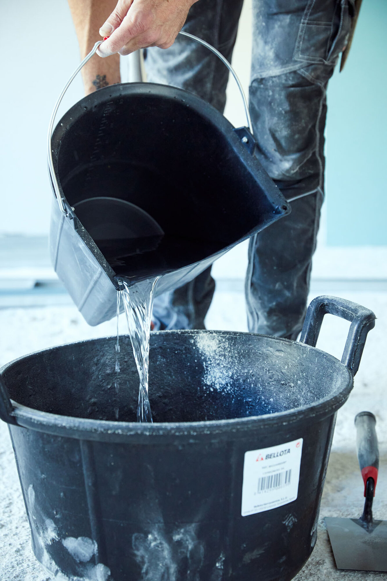 Cubo plano 13 litros con asa metálica negro / BKCIND13BM