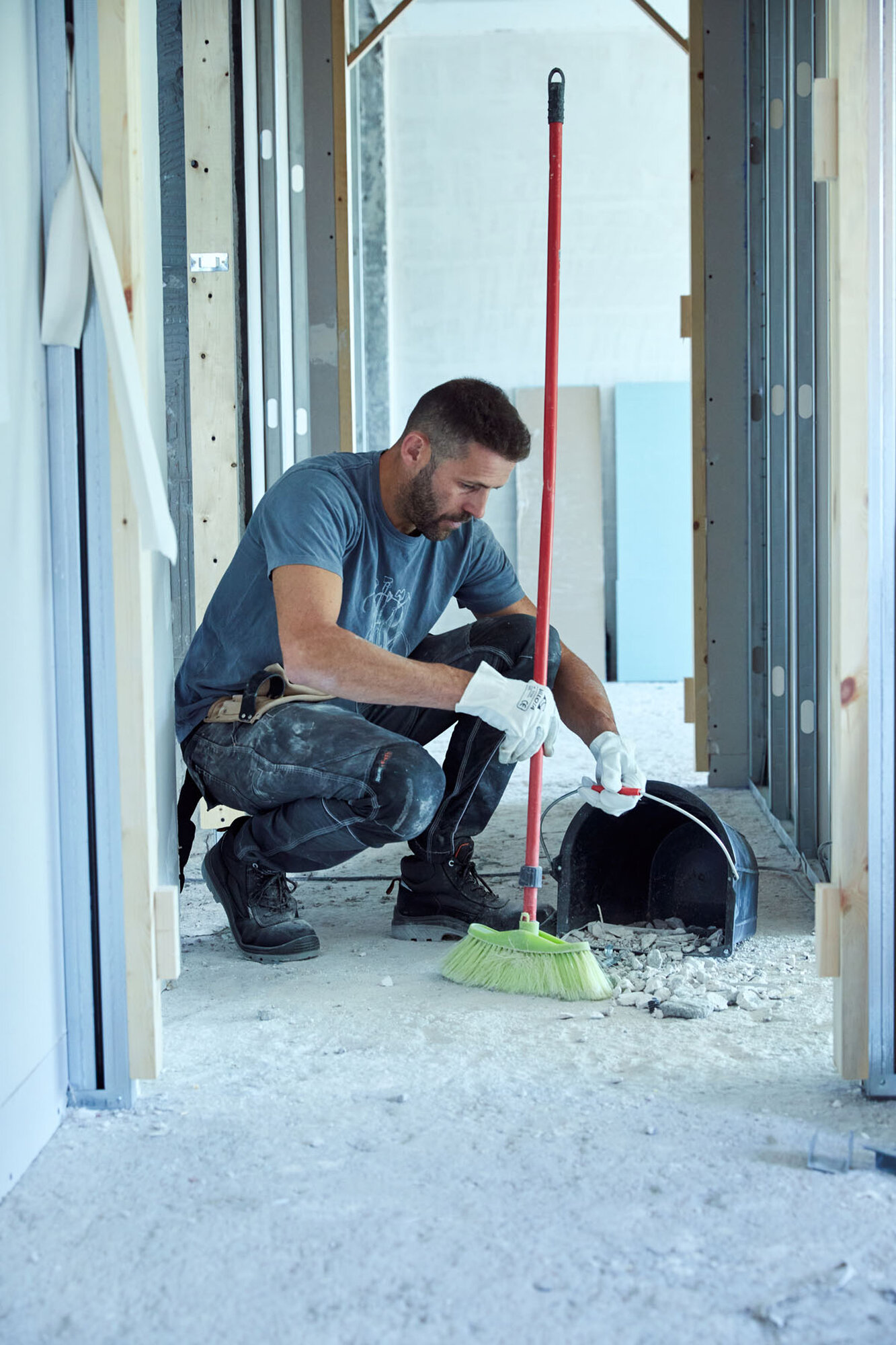 Cubo plano 13 litros con asa metálica negro / BKCIND13BM