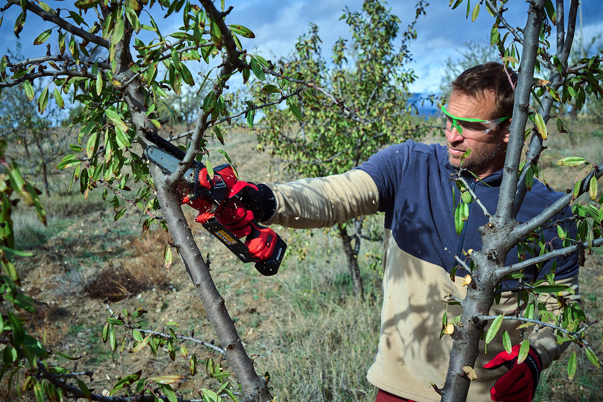 Motosierra Eléctrica a batería para el profesional, 14,4V/ECS2100P