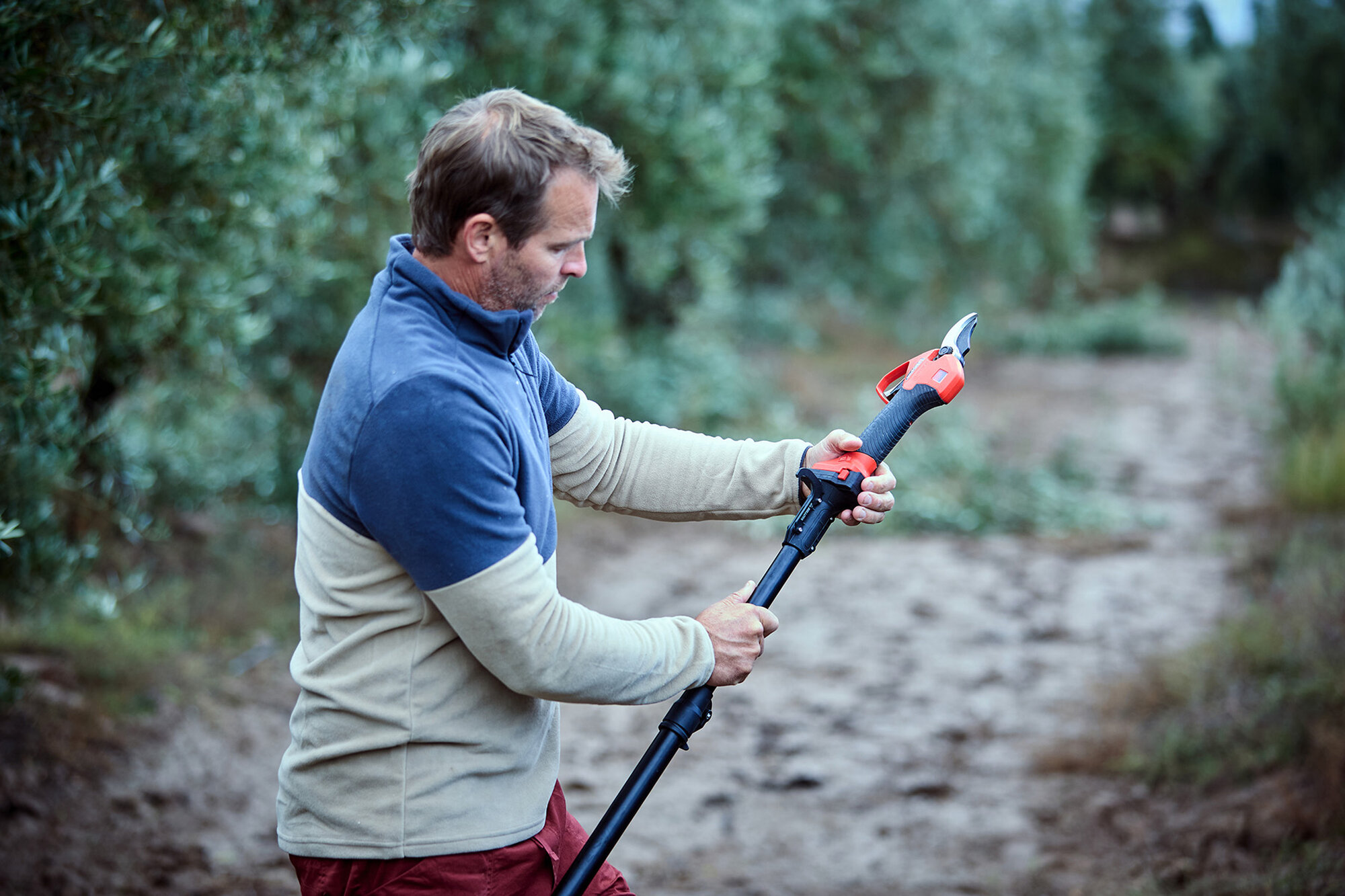 Pértiga extensible hasta 2,2m compatible con las tijeras eléctricas a batería  / EPP2EXTP