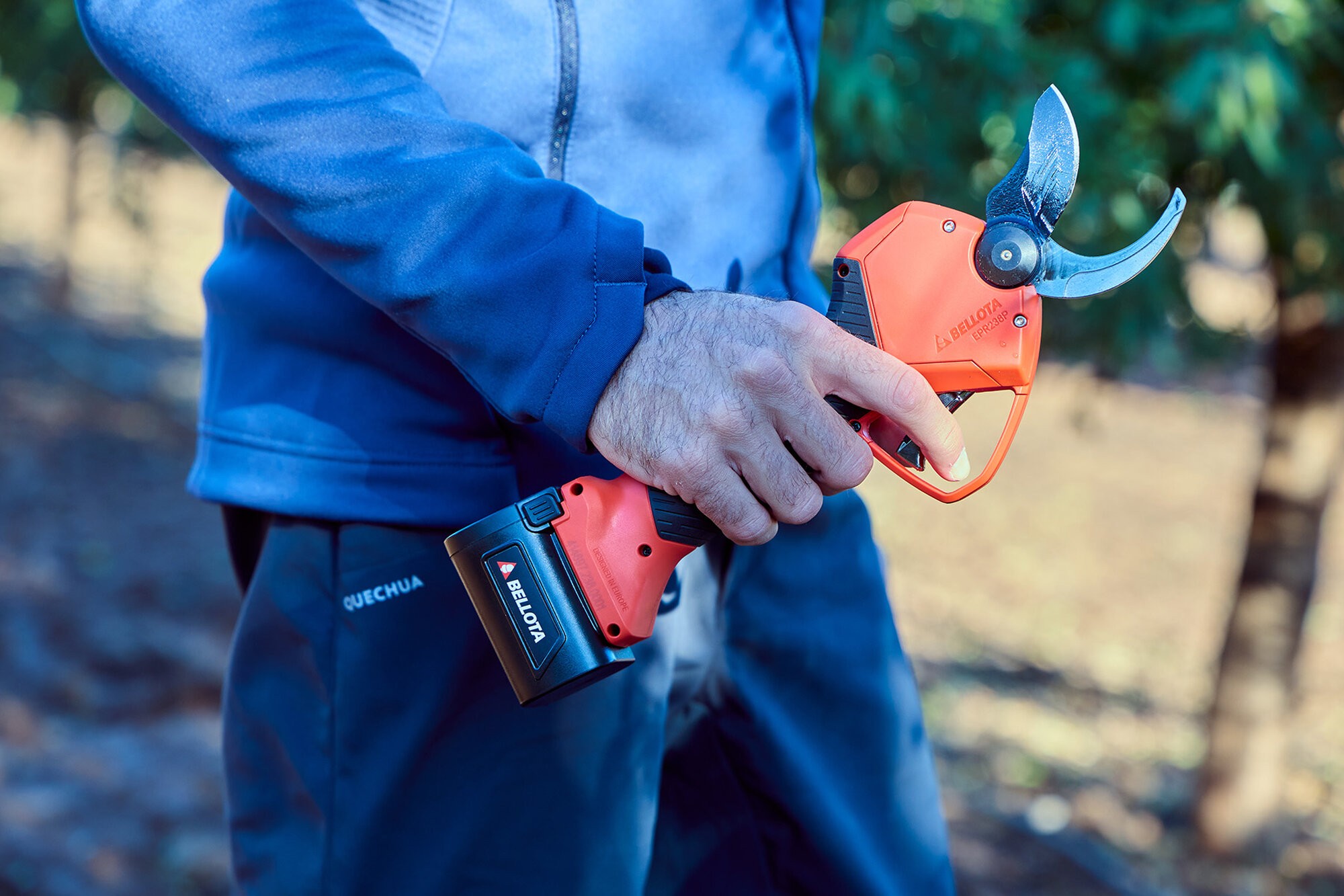 Tijera de poda eléctrica sin cable, POWER CUT con batería de Litio Ion y apertura máxima de 38mm / EPR238P