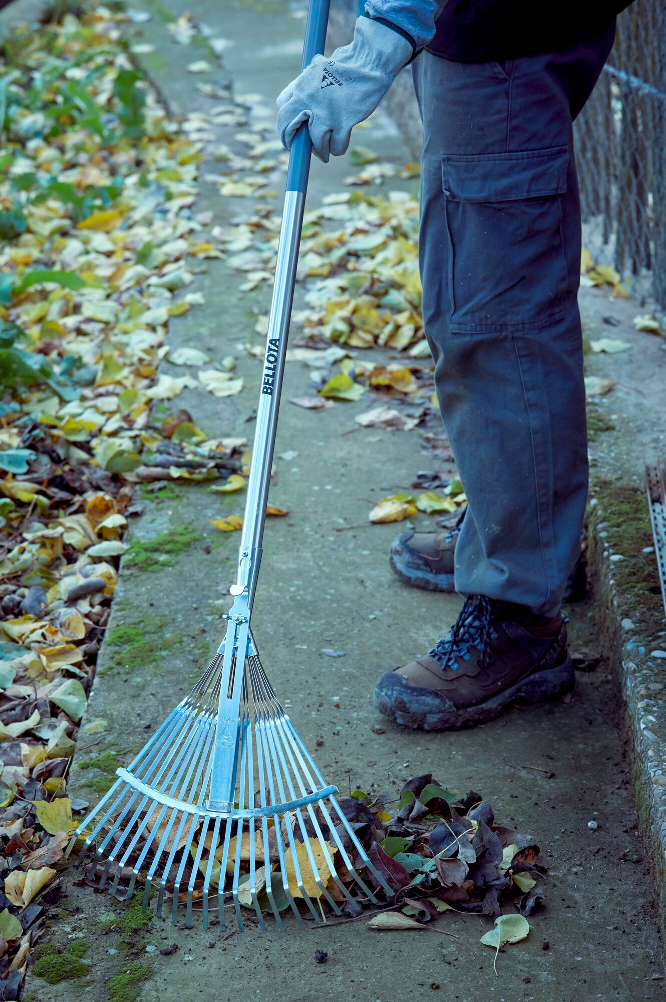 Escoba ajustable púa plana para limpieza de césped con mango aluminio / 3042CMA