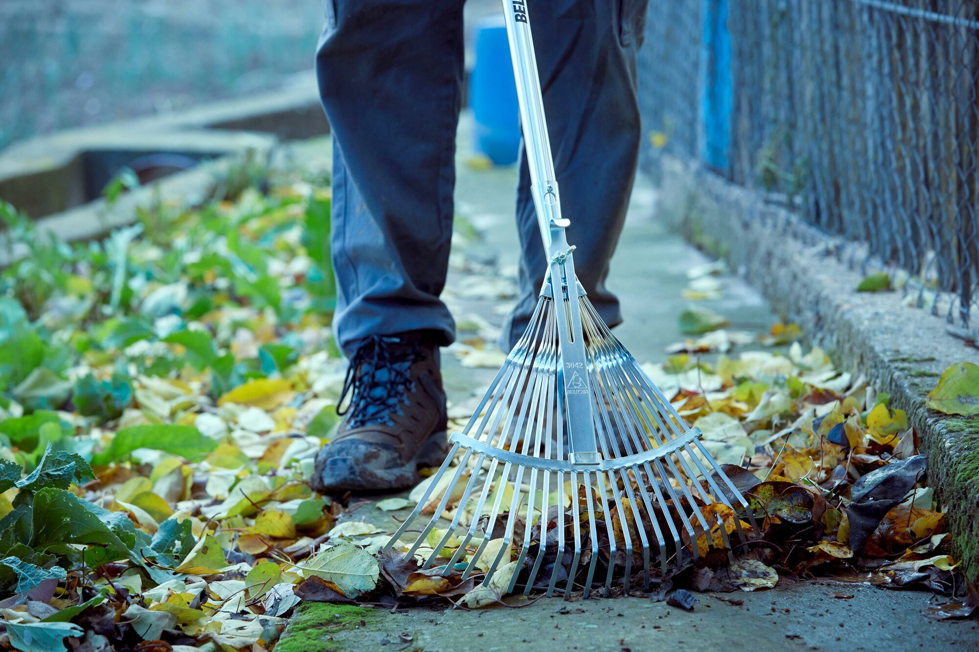 Escoba ajustable púa plana para limpieza de césped con mango aluminio / 3042CMA