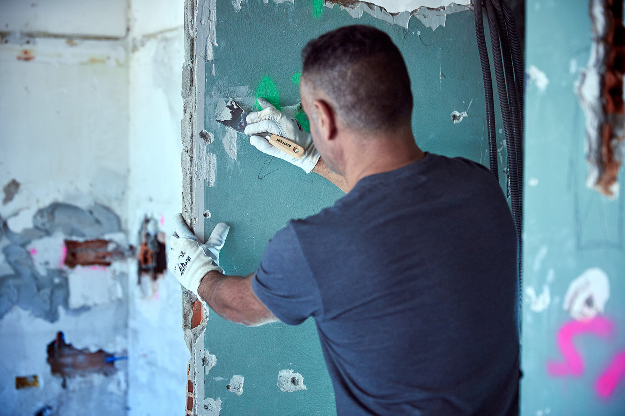 Espátula de acero con mango de madera para trabajos de acabado / 5890
