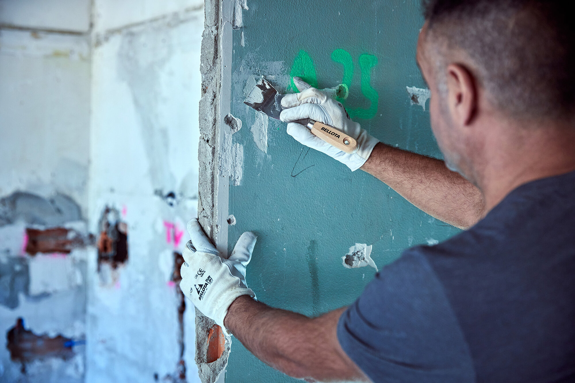 Espátula de acero con mango de madera para trabajos de acabado / 5890
