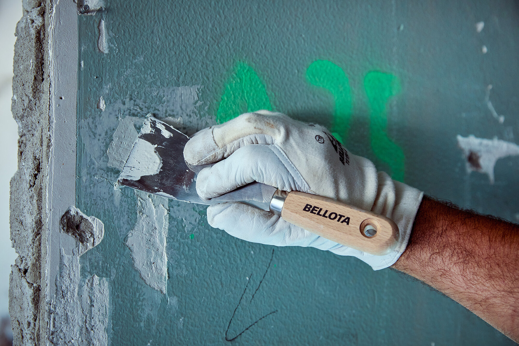 Espátula de acero con mango de madera para trabajos de acabado / 5890