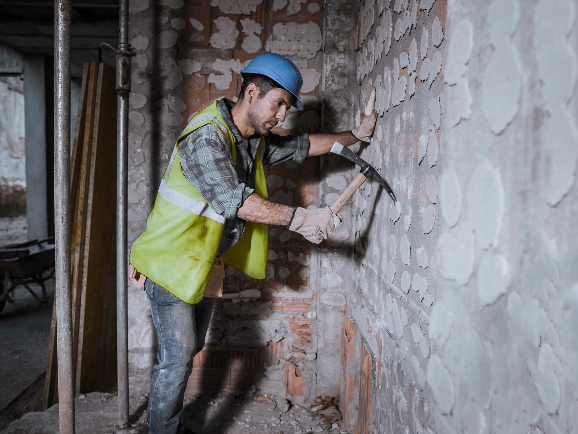 Alcotana hacha-pala con mango de madera para picado de paredes / 5932