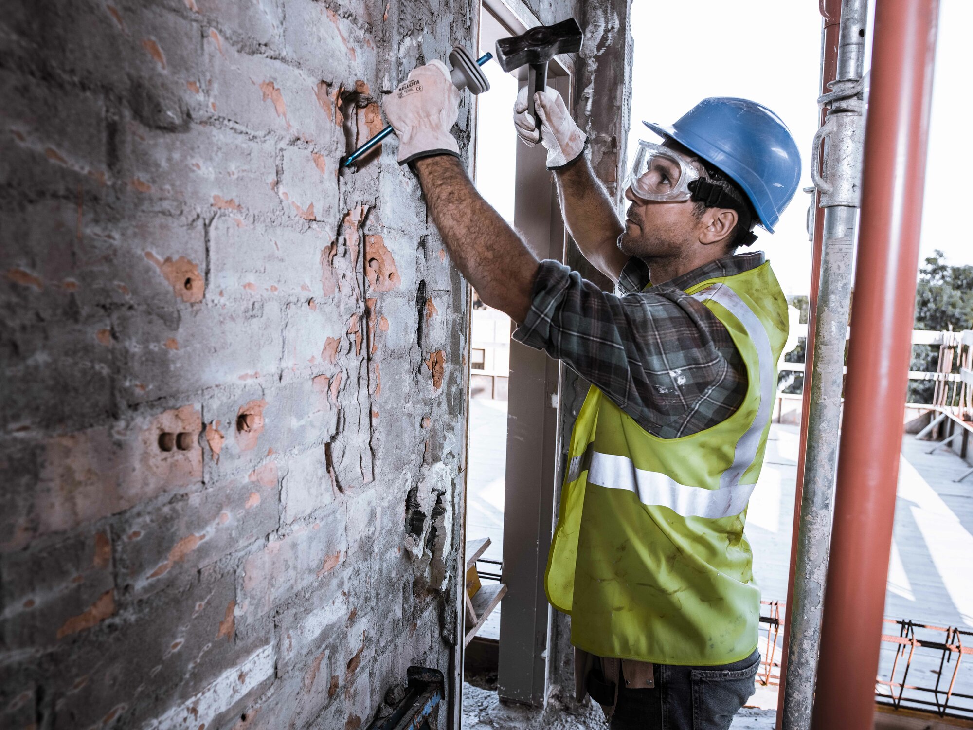 Cortafrío de acero Cr.V. con protector para apertura de rozas / 8251CP