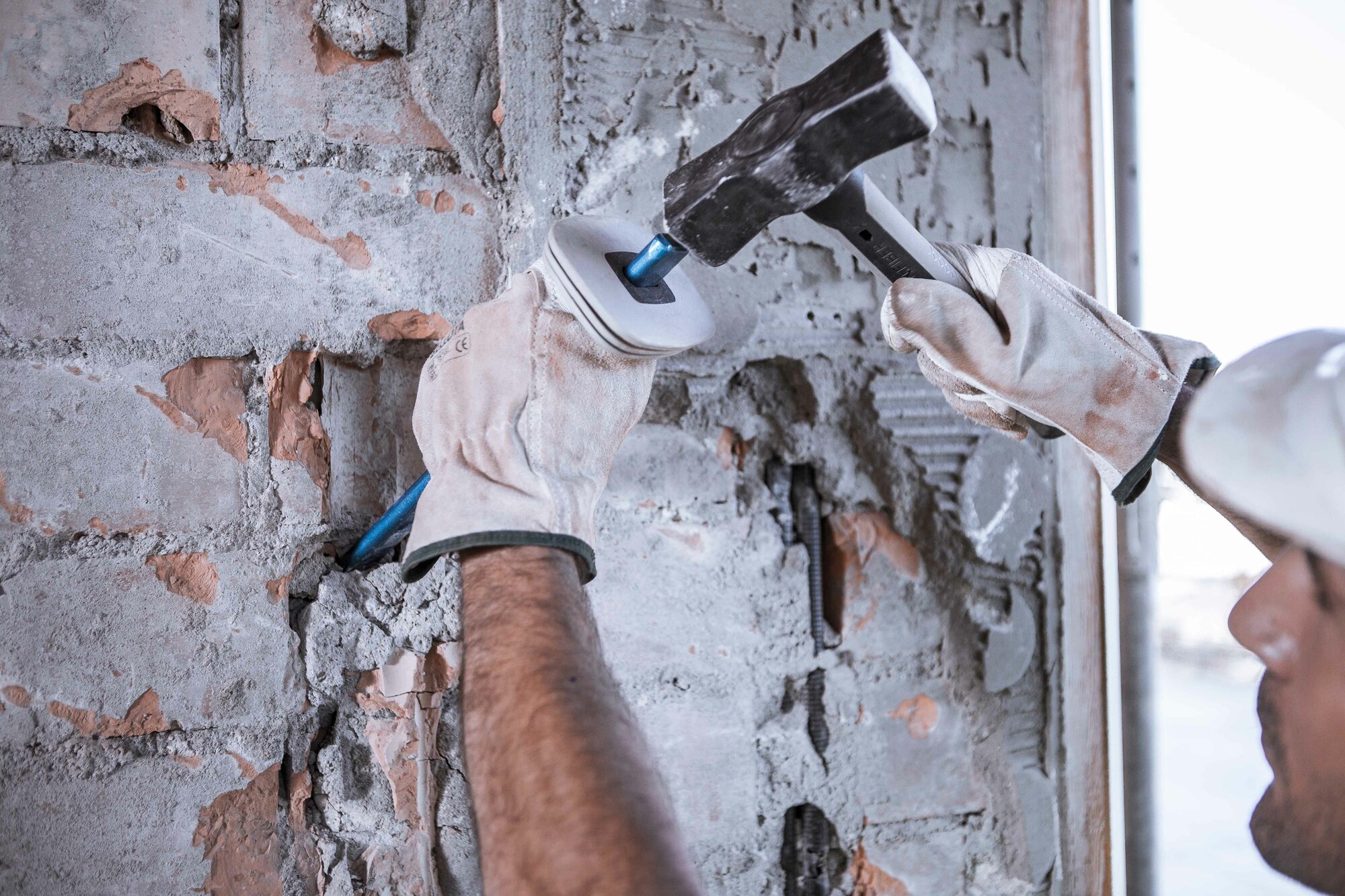 Cortafrío de acero Cr.V. con protector para apertura de rozas / 8251CP