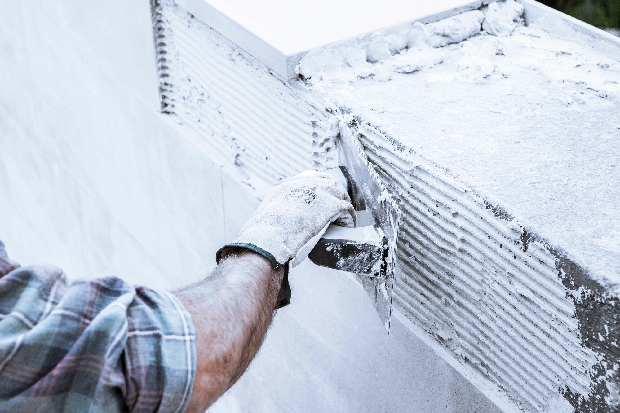 Peine diente castillo con mango bimaterial para trabajos de alicatado y solado / 5873BIM