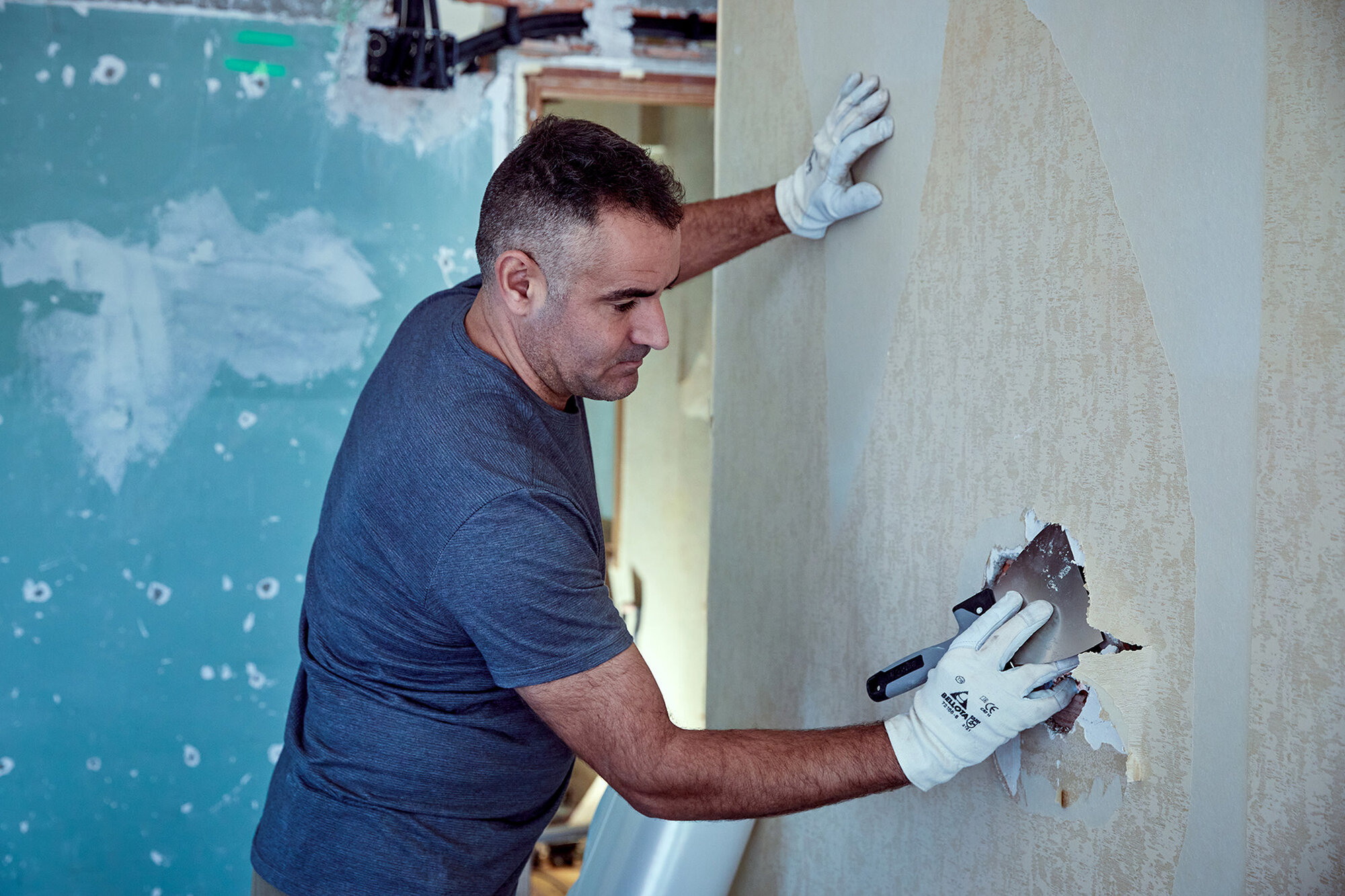 Espátula americana de acero inoxidable con mango bimaterial para trabajos de rejunteo y remates en placa / 5900