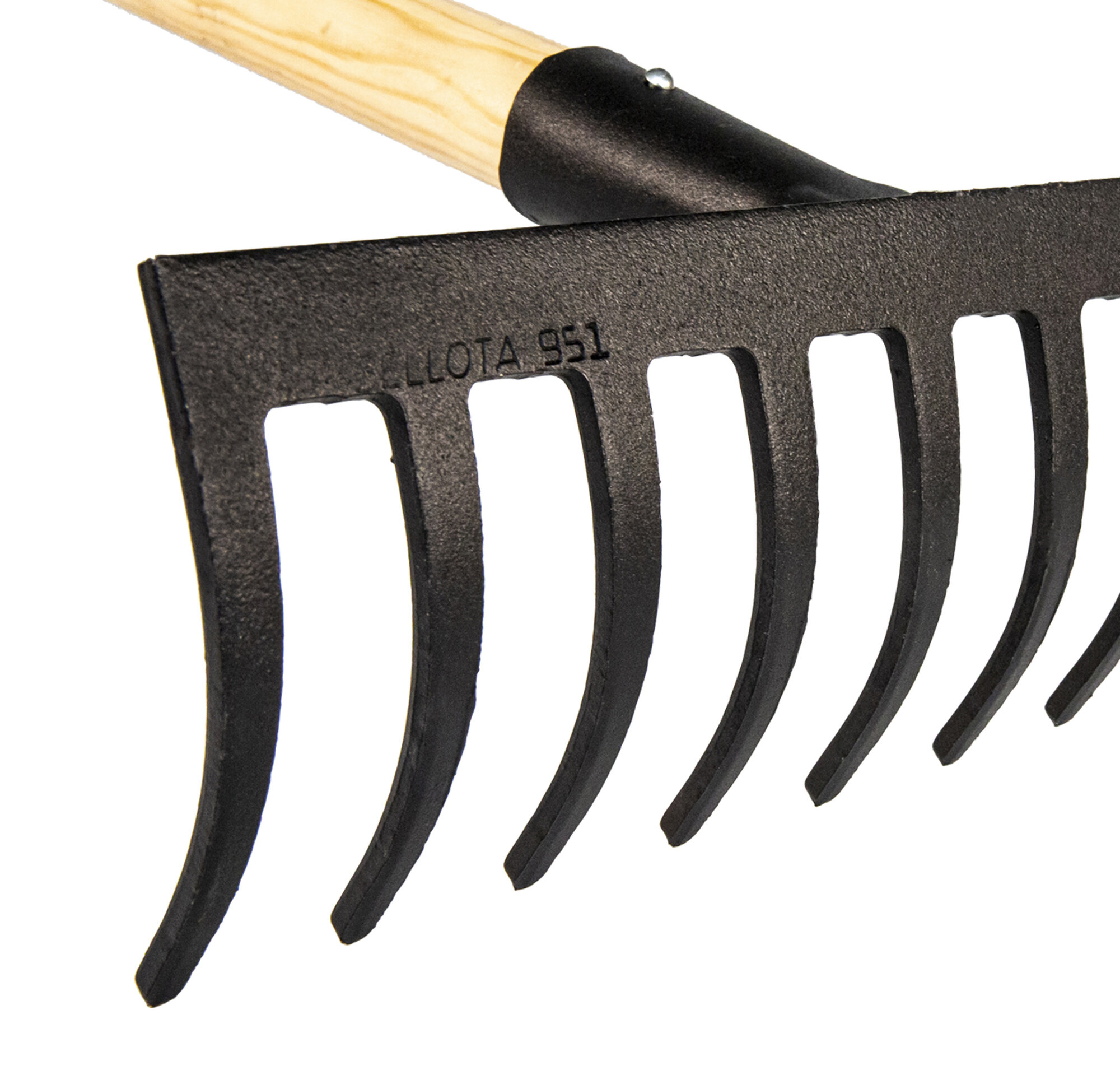 Rastrillo intensidad media, con mango de madera, para preparar la tierra, limpiar, igualar y cubrir sembrados / 951CML