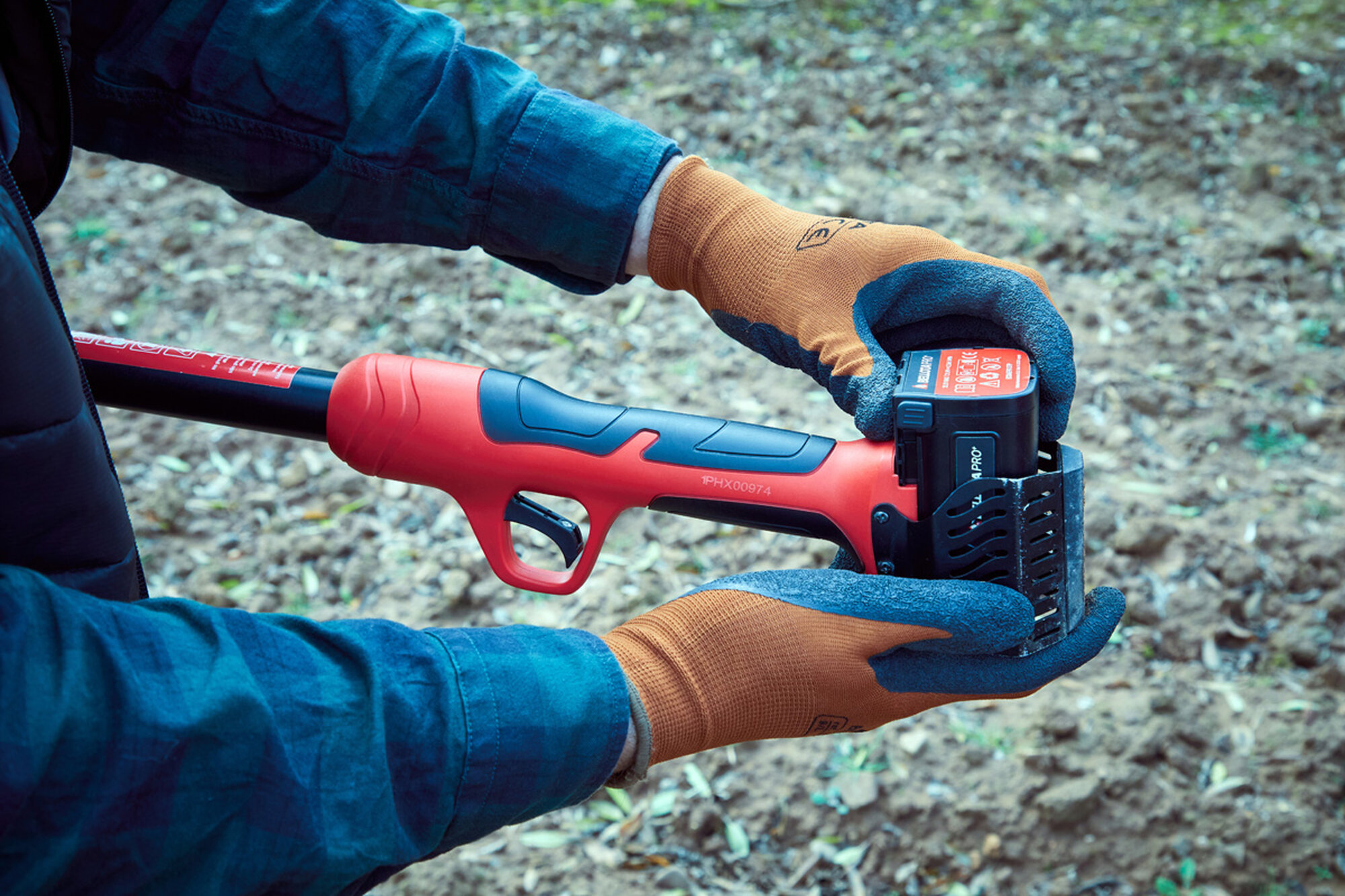 Pértiga extensible hasta 2,2m compatible con las tijeras eléctricas a batería  de la primera generación/ EPP1EXTP