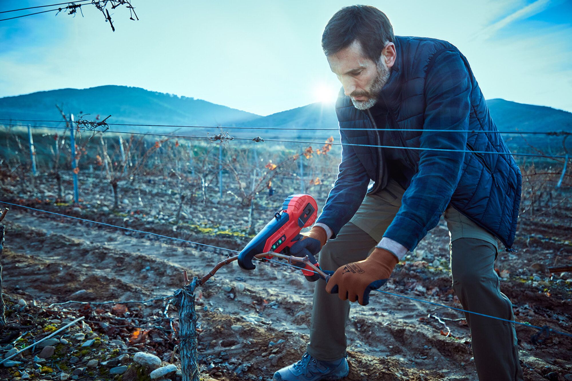Atadora eléctrica sin cable, con batería de Litio Ion y diámetro máximo de atado  25mm / ETY125P