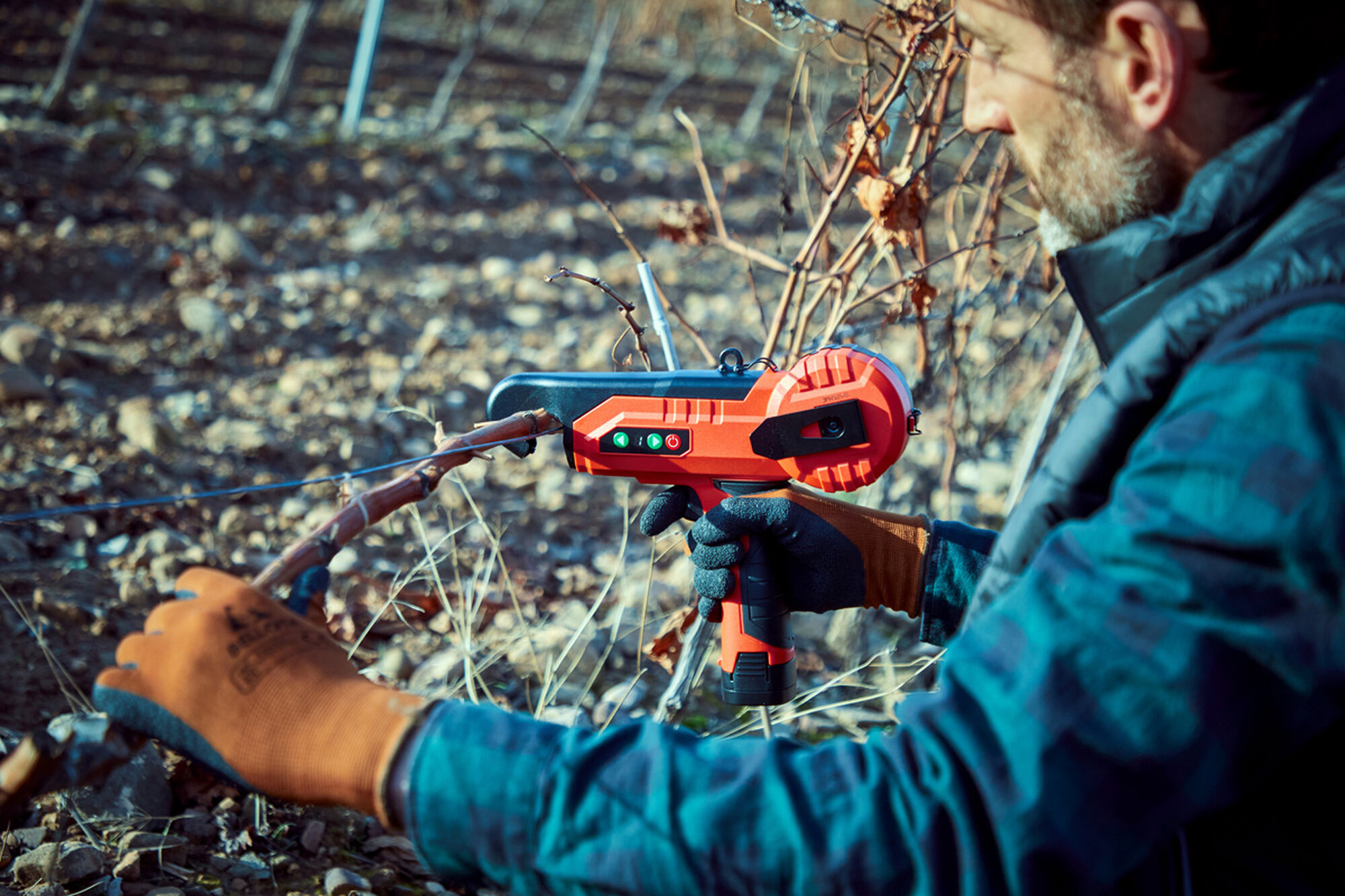 Atadora eléctrica sin cable, con batería de Litio Ion y diámetro máximo de atado  25mm / ETY125P