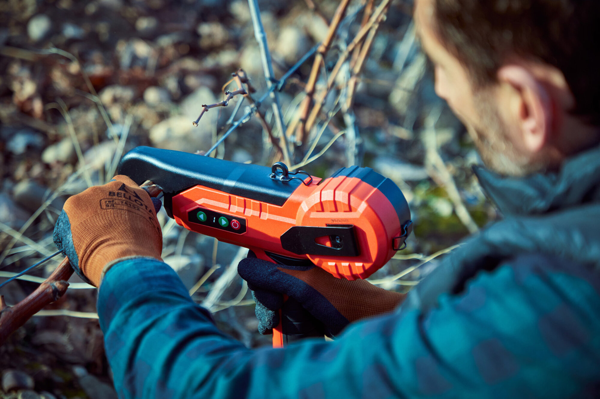 Atadora eléctrica sin cable, con batería de Litio Ion y diámetro máximo de atado  25mm / ETY125P