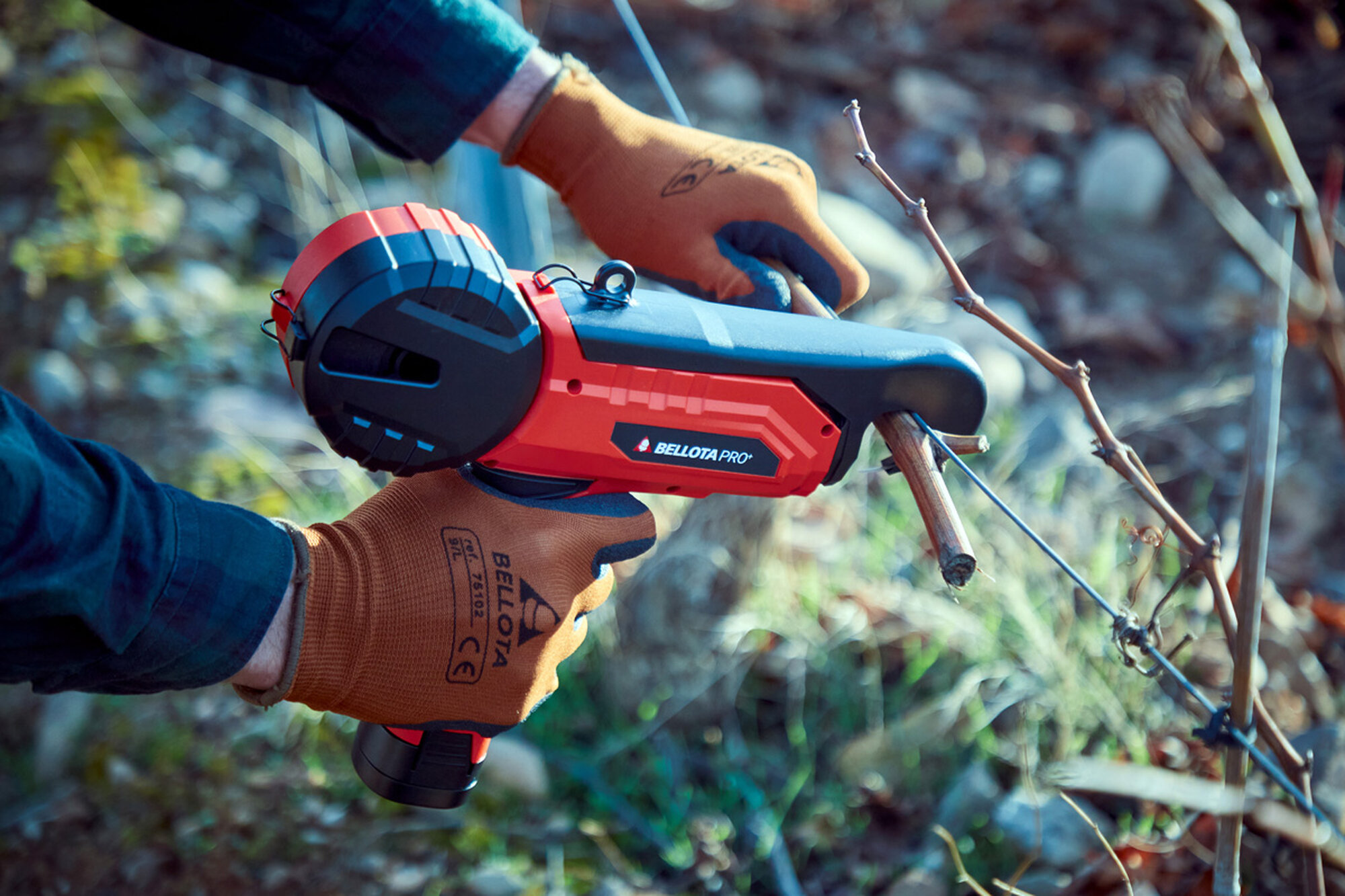 Atadora eléctrica sin cable, con batería de Litio Ion y diámetro máximo de atado  25mm / ETY125P