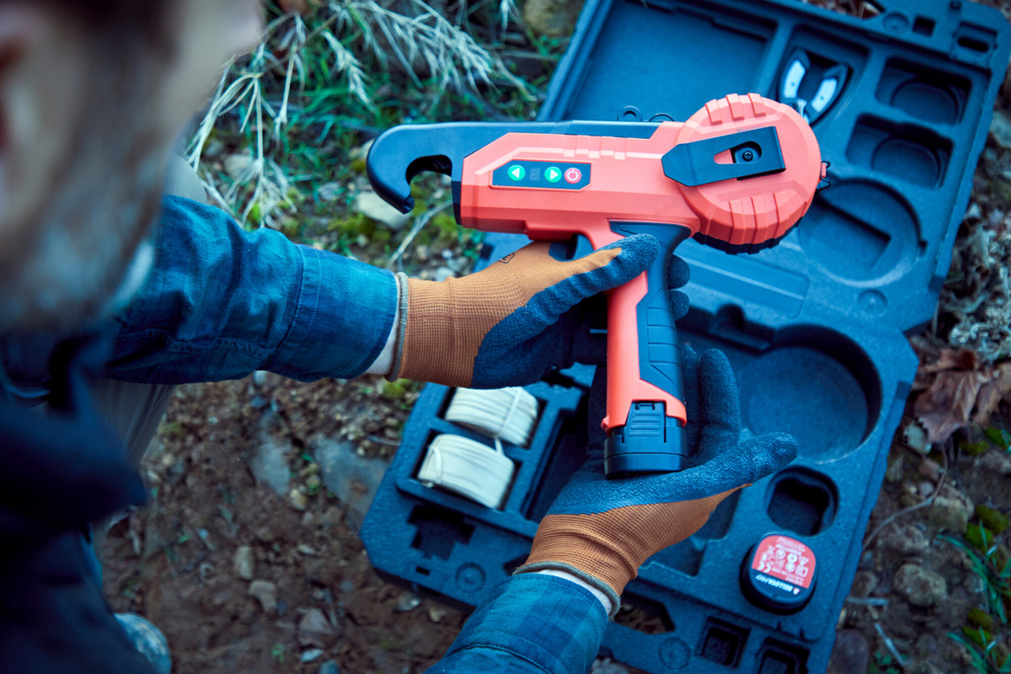 Atadora eléctrica sin cable, con batería de Litio Ion y diámetro máximo de atado  25mm / ETY125P