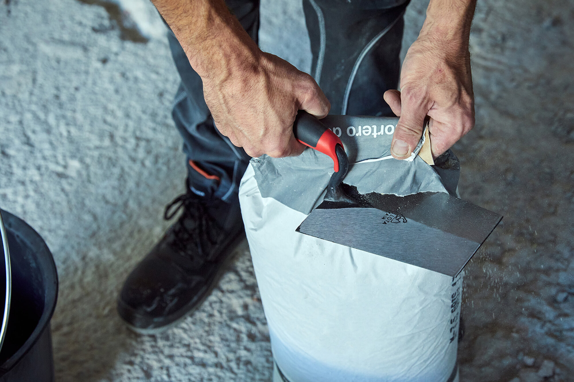 Paleta Pro norte con mango bimaterial para trabajos de albañilería / TRF44BM