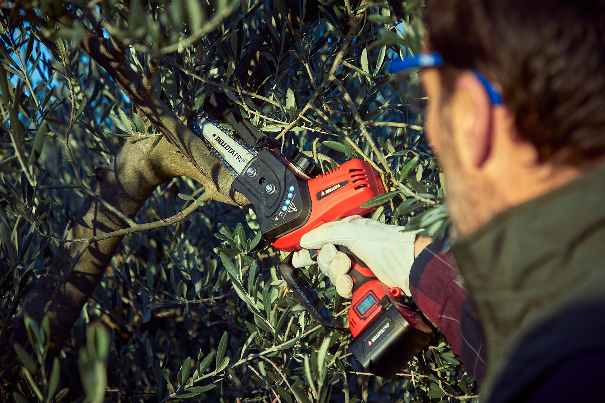 Motosierra eléctrica sin cable, con batería de Litio Ion, capacidad de corte 110mm / ECS1100P