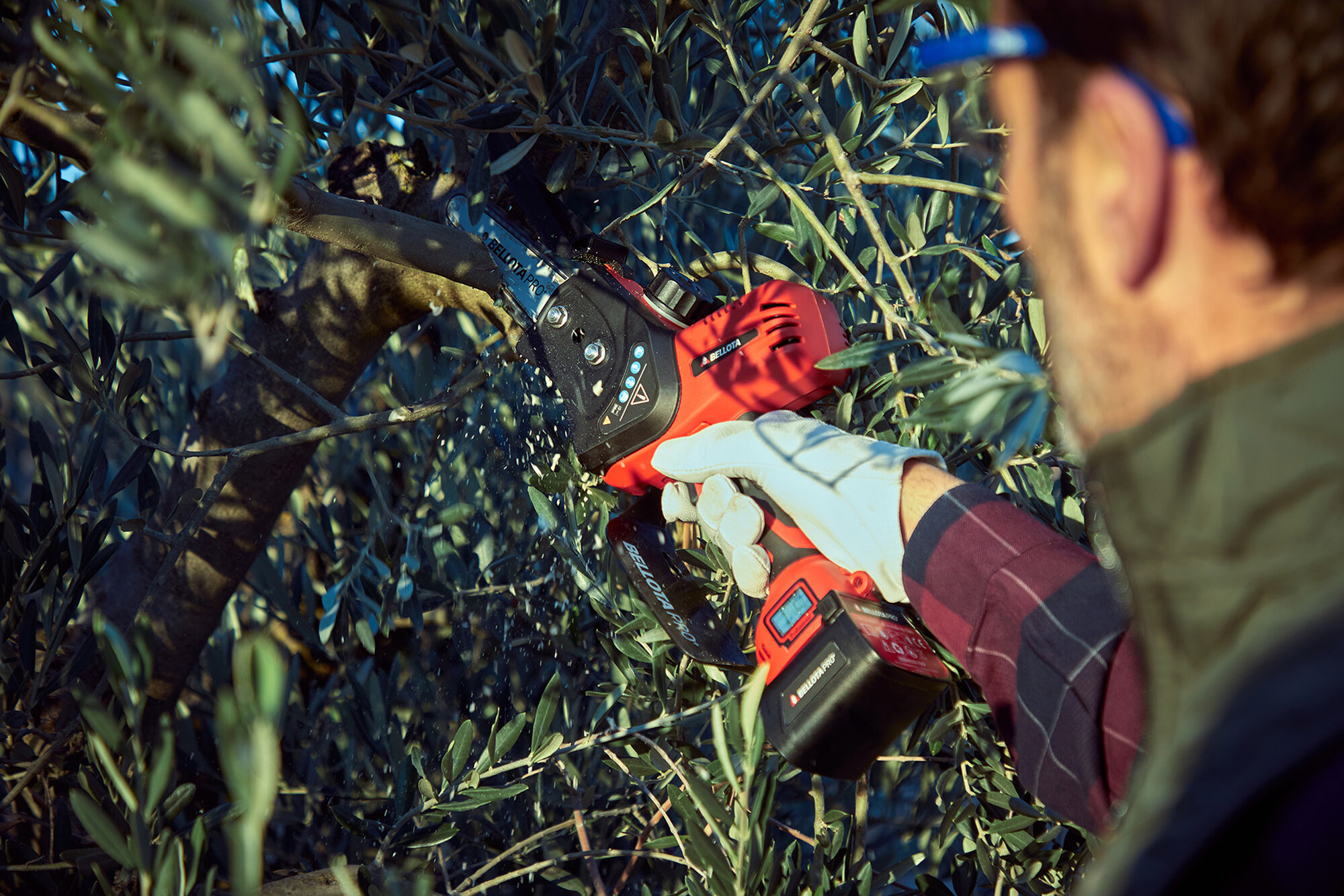 Motosierra eléctrica sin cable, con batería de Litio Ion, capacidad de corte 110mm / ECS1100P