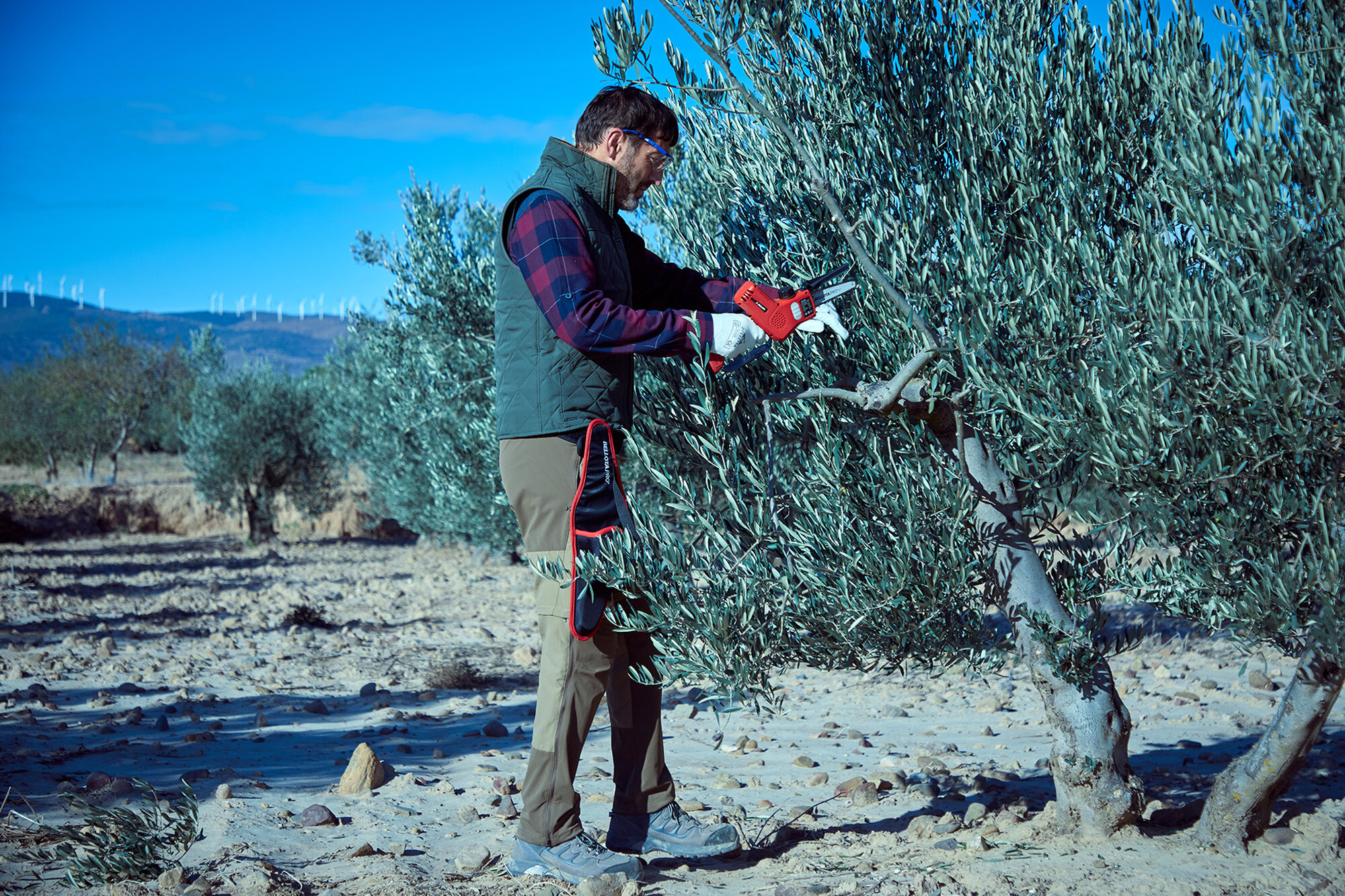 Motosierra eléctrica sin cable, con batería de Litio Ion, capacidad de corte 110mm / ECS1100P