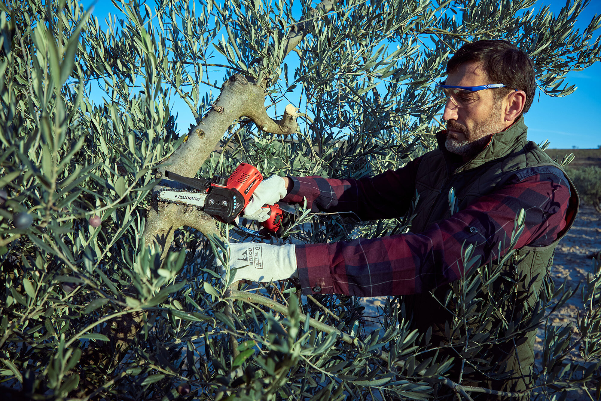 Motosierra eléctrica sin cable, con batería de Litio Ion, capacidad de corte 110mm / ECS1100P