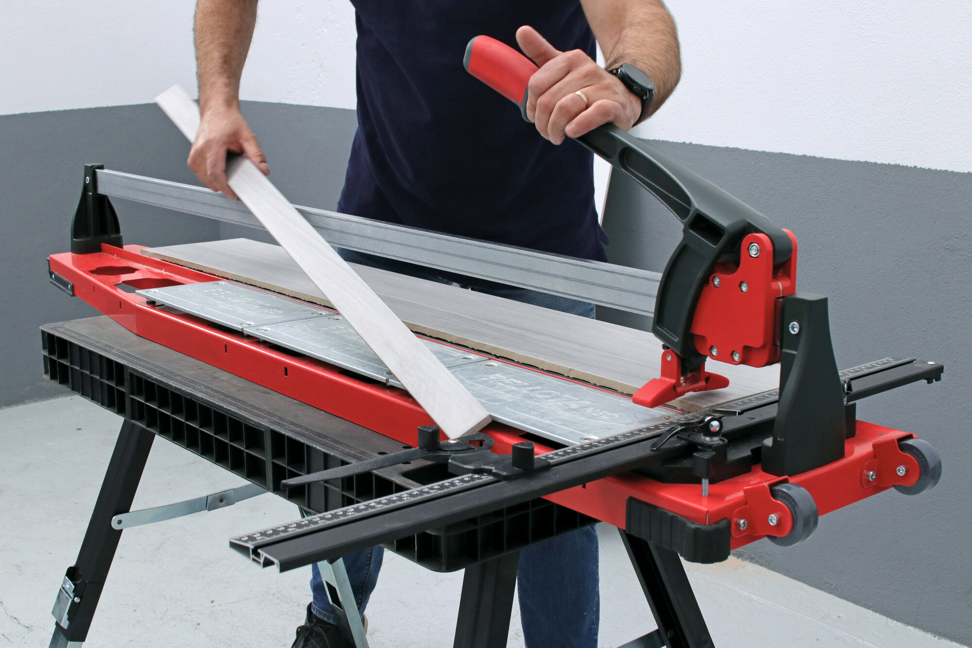 Cortadora de cerámica para gran formato (Slab) Lean320, para el alicatador profesional más exigente / LEAN