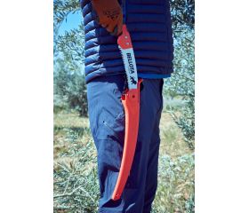 Serrucho León con hoja curva de 13" y mango de bimaterial recto. Incluye funda / 450BIMR13