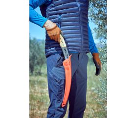 Serrucho Guepardo con hoja curva de 13" y mango de maderacurvo. Incluye funda / 454MC13