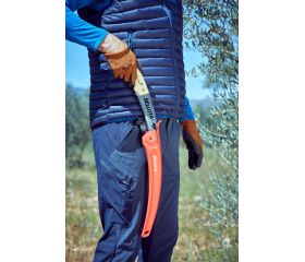 Serrucho Guepardo con hoja curva de 13" y mango de maderacurvo. Incluye funda / 454MC13