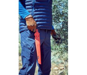 Serrucho Guepardo con hoja recta de 9" y mango bimaterial recto. Incluye funda / 45RBIMR9