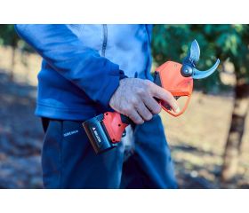 Tijera de poda eléctrica sin cable, POWER CUT con batería de Litio Ion y apertura máxima de 38mm / EPR238P