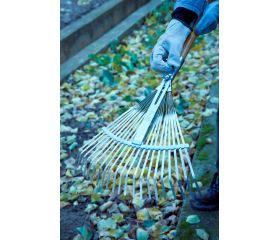 Escoba ajustable púa plana para limpieza de césped con mango madera FSC  / 3042CM