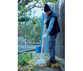 Escoba ajustable púa plana para limpieza de césped con mango madera FSC  / 3042CM