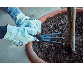 Cultivador de fibra de vidrio para remover y airear la tierra / 2987