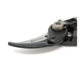 Tijera  forjada de una mano, poda universal , mangos ergonómicos,  recubiertos para un agarre más cómodo. Para la poda, uso intensivo- Gama Universal / 3504