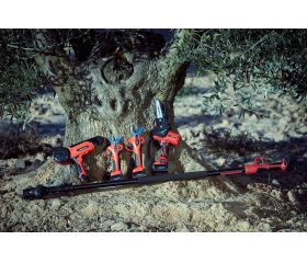 Pértiga extensible hasta 2,2m compatible con las tijeras eléctricas a batería  de la primera generación/ EPP1EXTP