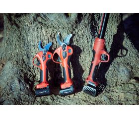 Pértiga extensible hasta 2,2m compatible con las tijeras eléctricas a batería  de la primera generación/ EPP1EXTP