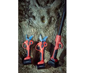 Pértiga extensible hasta 2,2m compatible con las tijeras eléctricas a batería  de la primera generación/ EPP1EXTP