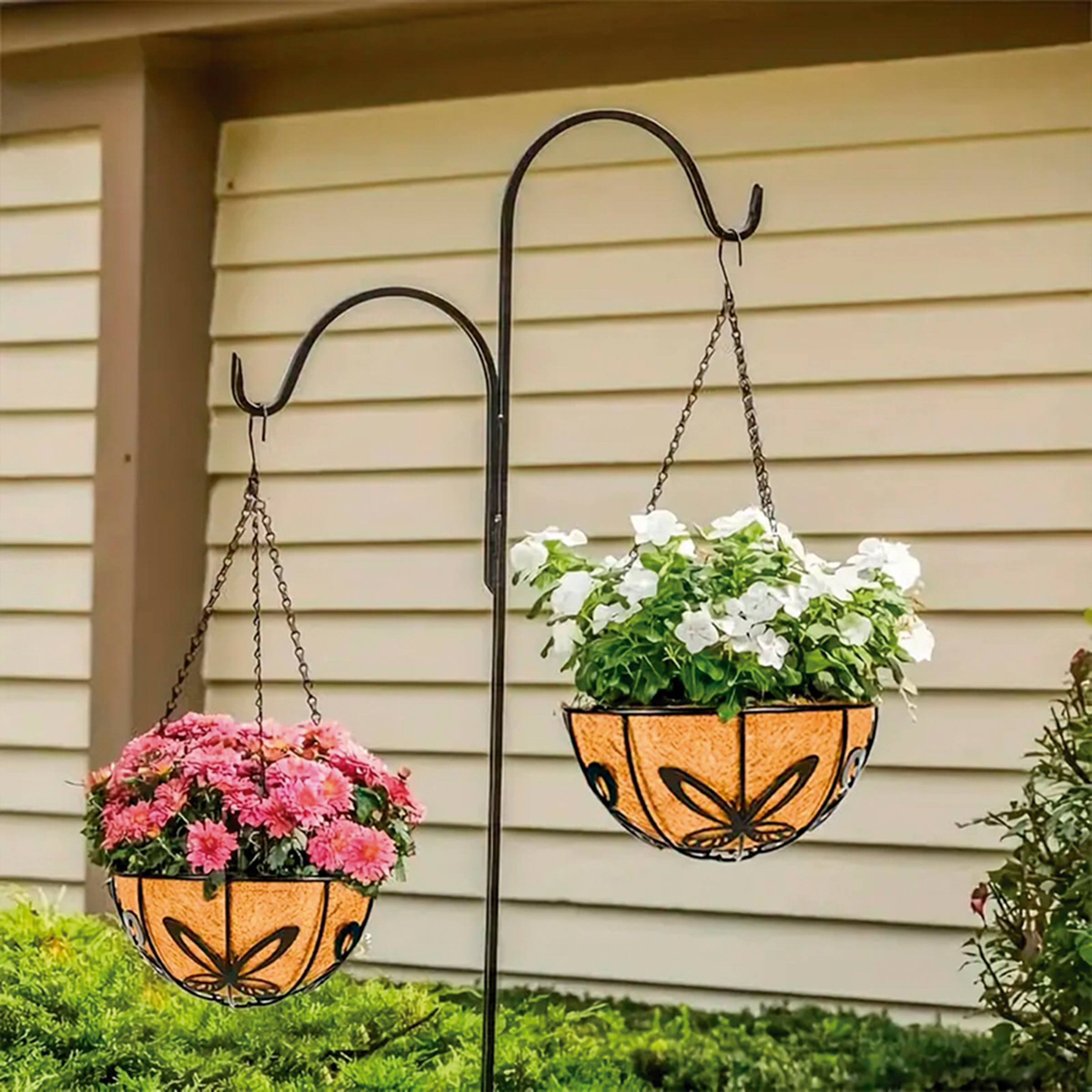 Cesto colgante ornamental de hierro forjado + forro de coco Ø 30 cm. + cadenas - Modelo Mariposa | B6010