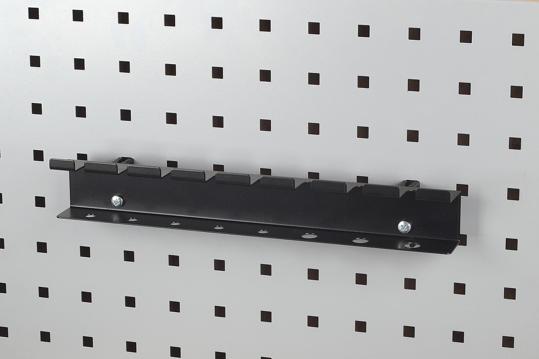 1 soporte para destornilladores para panel perforado WSS