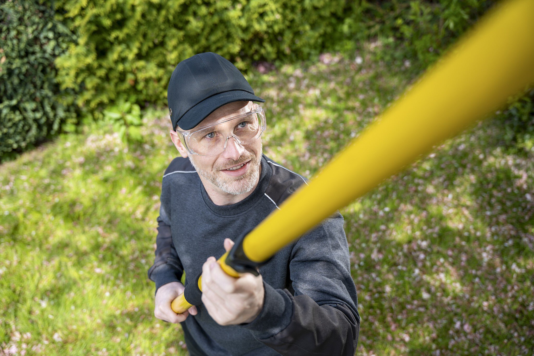 Protector para cabeza adaptable a gorra